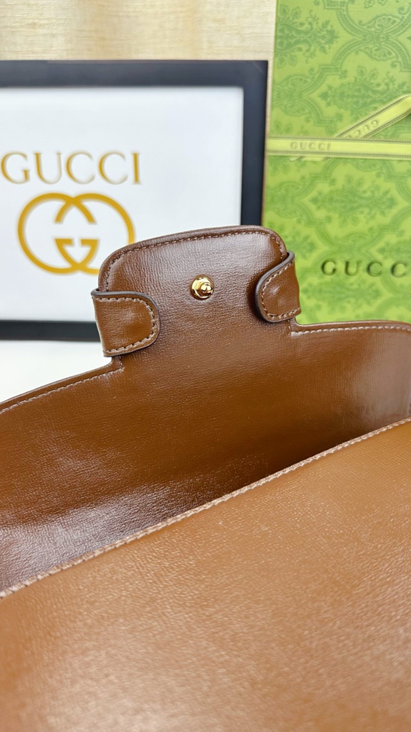 激安グッチバッグコピー着用イメージ